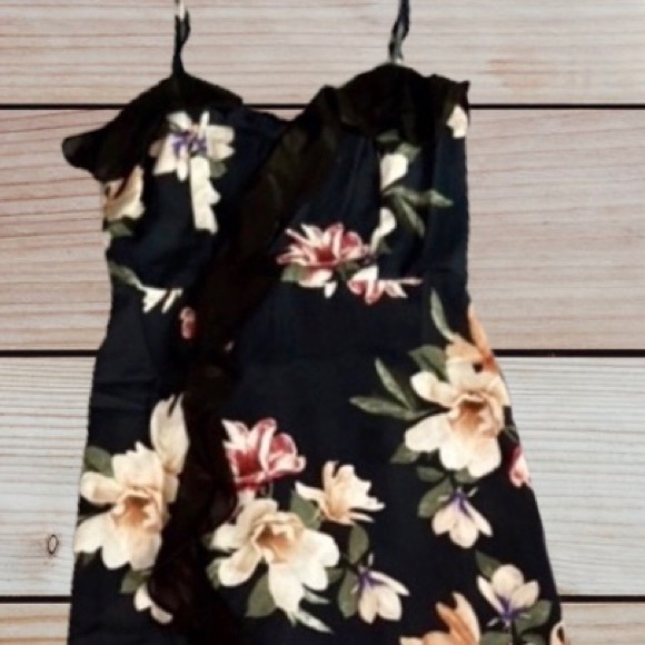 BLACK FLORAL RUFFLED DETAIL MAXI DRESS - Picture 8 of 10